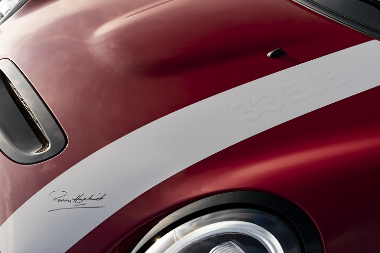 Mini Hopkirk Edition เอาใจคนรักรถในตำนาน เสมือนได้สัมผัสรถแข่งแชมป์เปี้ยนยุคปี 1964 ด้วยเบอร์ 37 ในตำนาน