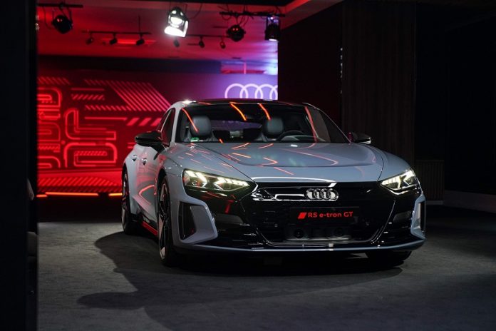 ฮอตไอเทมแห่งปี 2021 อาวดี้เปิดตัว The New Audi e-tron GT 3 รุ่น เจ้าแรกในเอเชีย ตอกย้ำทิศทางของโลกยนตรกรรมในอนาคต มั่นใจตอบโจทย์ความต้องการของลูกค้า พร้อมจองแล้ววันนี้ ในราคาเริ่มต้นเพียง 6,390,000 บาท