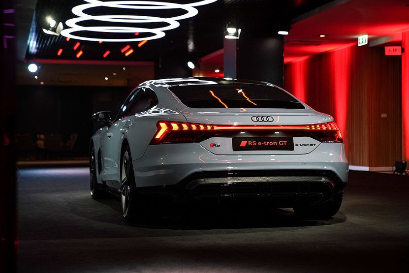 ฮอตไอเทมแห่งปี 2021 อาวดี้เปิดตัว The New Audi e-tron GT 3 รุ่น เจ้าแรกในเอเชีย ตอกย้ำทิศทางของโลกยนตรกรรมในอนาคต มั่นใจตอบโจทย์ความต้องการของลูกค้า พร้อมจองแล้ววันนี้ ในราคาเริ่มต้นเพียง 6,390,000 บาท
