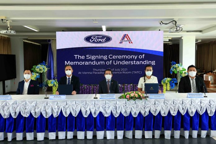 ฟอร์ดสานต่อโครงการ “เปลี่ยนความรู้...สู่อาชีพ” รุ่นที่ 4 มอบทุนผลักดันนักเรียนไทยสู่ความก้าวหน้าสายอาชีพช่างเมคคาทรอนิกส์และช่างยนต์ ฟอร์ดสานต่อโครงการ “เปลี่ยนความรู้...สู่อาชีพ” รุ่นที่ 4 มอบทุนผลักดันนักเรียนไทยสู่ความก้าวหน้าสายอาชีพช่างเมคคาทรอนิกส์และช่างยนต์