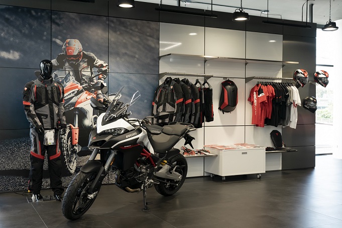 เปิดตัว “โมโตเร อิตาเลียโน” ผู้นำเข้าและจัดจำหน่าย Ducati ในไทยอย่างเป็นทางการ 1 กรกฎาคม เปิดให้บริการโชว์รูมใหม่สาขาสุวรรณภูมิ  หนึ่งใน Flagship Showroom ที่ใหญ่ที่สุดในเอเชียแปซิฟิค  