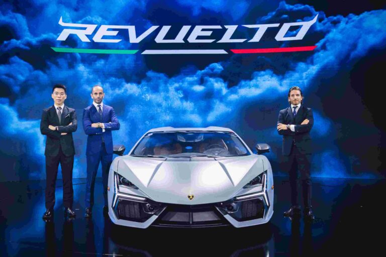 เรนาสโซ มอเตอร์ เผยโฉม Lamborghini Revuelto รถยนต์ซูเปอร์สปอร์ตปลั๊กอินไฮบริด เครื่องยนต์ V12 สมรรถนะสูงรุ่นแรกของแบรนด์ เฉลิมฉลองครบรอบ 60 ปีแห่งค่ายกระทิงดุ ณ ศูนย์การประชุมแห่งชาติสิริกิติ์