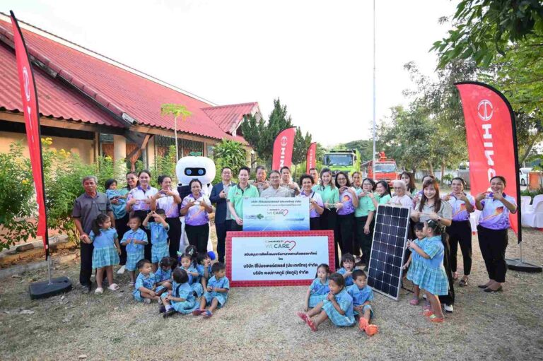 ฮีโน่ We Care เดินหน้าโครงการ Hino Solar Powering a Sustainable Tomorrow ติดตั้งอุปกรณ์แผงโซลาเซลล์ แห่งที่ 3 ที่ศูนย์พัฒนาเด็กเล็กบ้านหนองคอนไทย จ.ชัยภูมิ