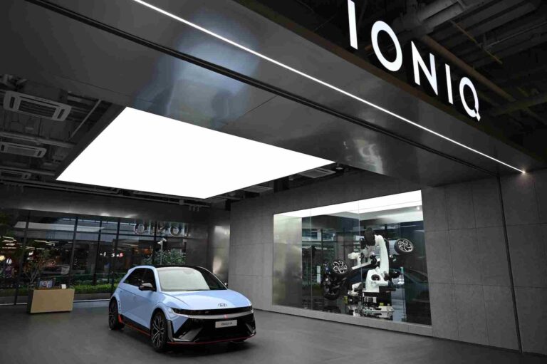 ฮุนได เปิดตัวศูนย์นวัตกรรม IONIQ Lab แห่งแรกในไทย เดินหน้าสู่อนาคตด้วยนวัตกรรมยานยนต์ไฟฟ้าบนความยั่งยืน