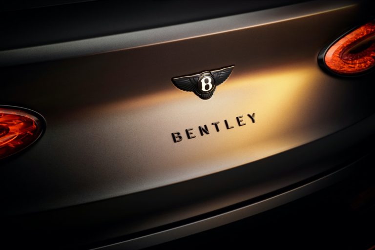 เบนท์ลีย์ มอเตอร์ส เผยด้านมืด Bentayga S เปิดตัว Black Edition ใหม่ กับการใช้โลโก้เบนท์ลีย์สีดำเป็นครั้งแรก